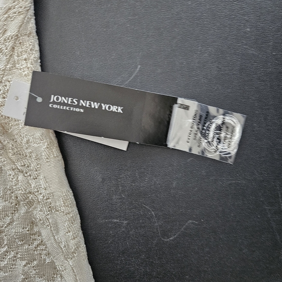 Jones New York Collection Lacy Ivory Top - Size L - NWT - Picture 7 of 7